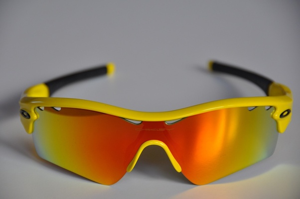 How to Spot Cheap Oakley Sunglasses China